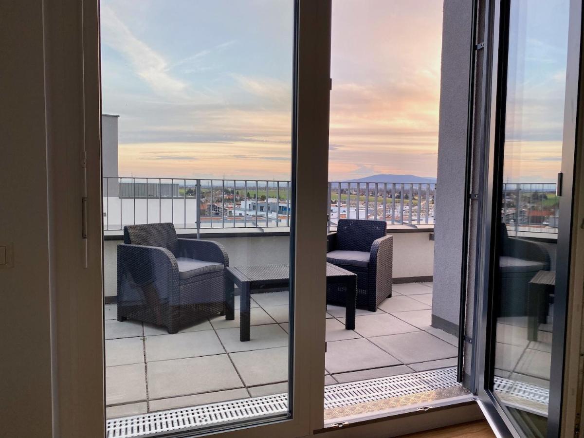 Appartement Sonnenwohnen Penthouse Direkt Bei U-bahn Und Therme Mit Anbindung Ins Zentrum Wenen