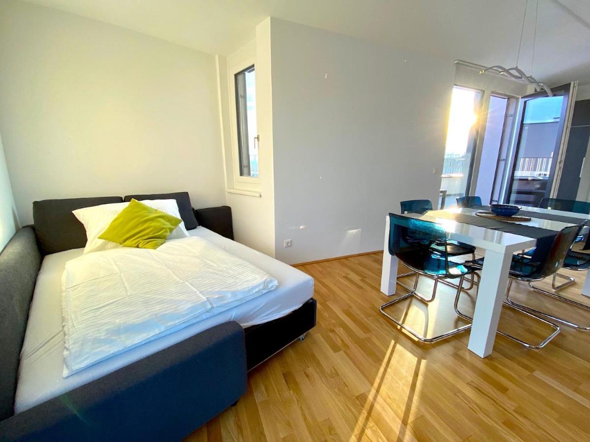Sonnenwohnen Penthouse Direkt Bei U-bahn Und Therme Mit Anbindung Ins Zentrum Appartement *
