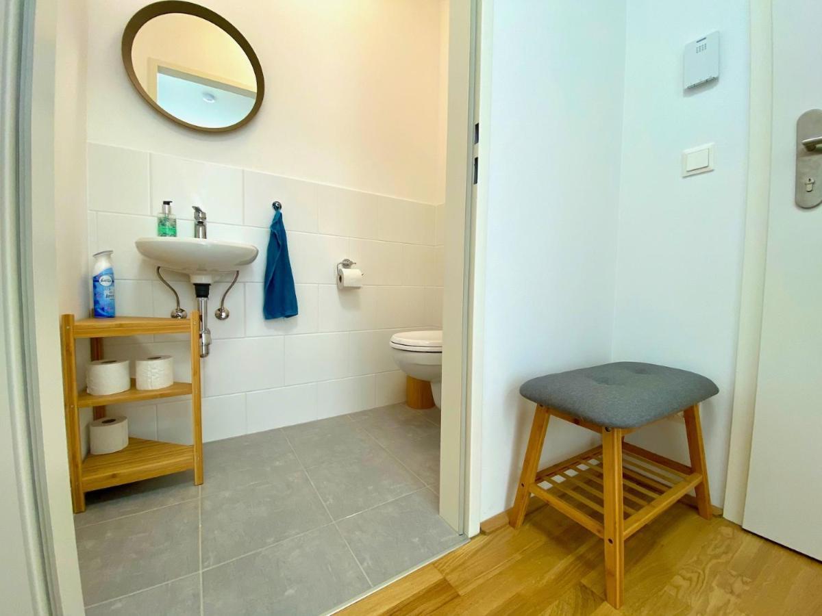 Sonnenwohnen Penthouse Direkt Bei U-bahn Und Therme Mit Anbindung Ins Zentrum Appartement *