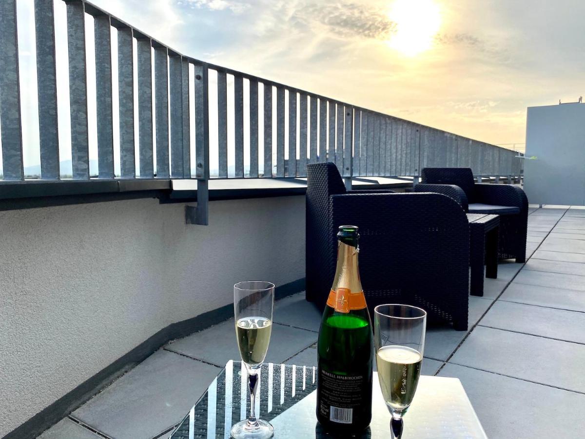Sonnenwohnen Penthouse Direkt Bei U-bahn Und Therme Mit Anbindung Ins Zentrum Appartement Wenen