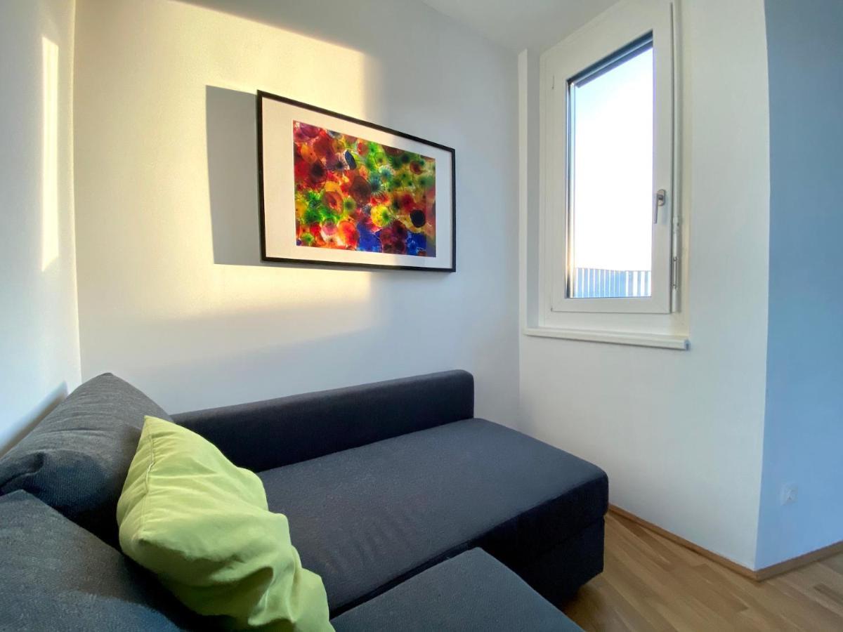 Sonnenwohnen Penthouse Direkt Bei U-bahn Und Therme Mit Anbindung Ins Zentrum * Wenen