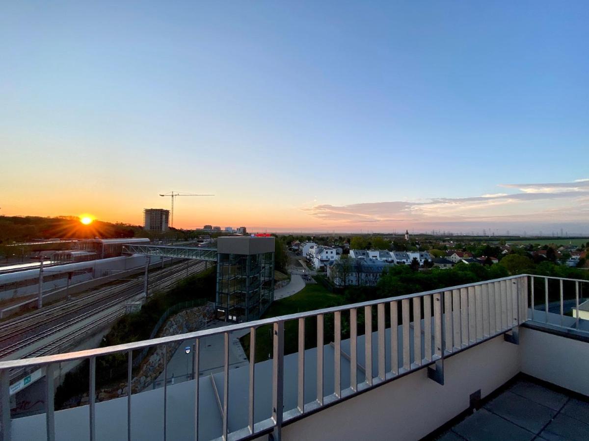 Sonnenwohnen Penthouse Direkt Bei U-bahn Und Therme Mit Anbindung Ins Zentrum * Wenen