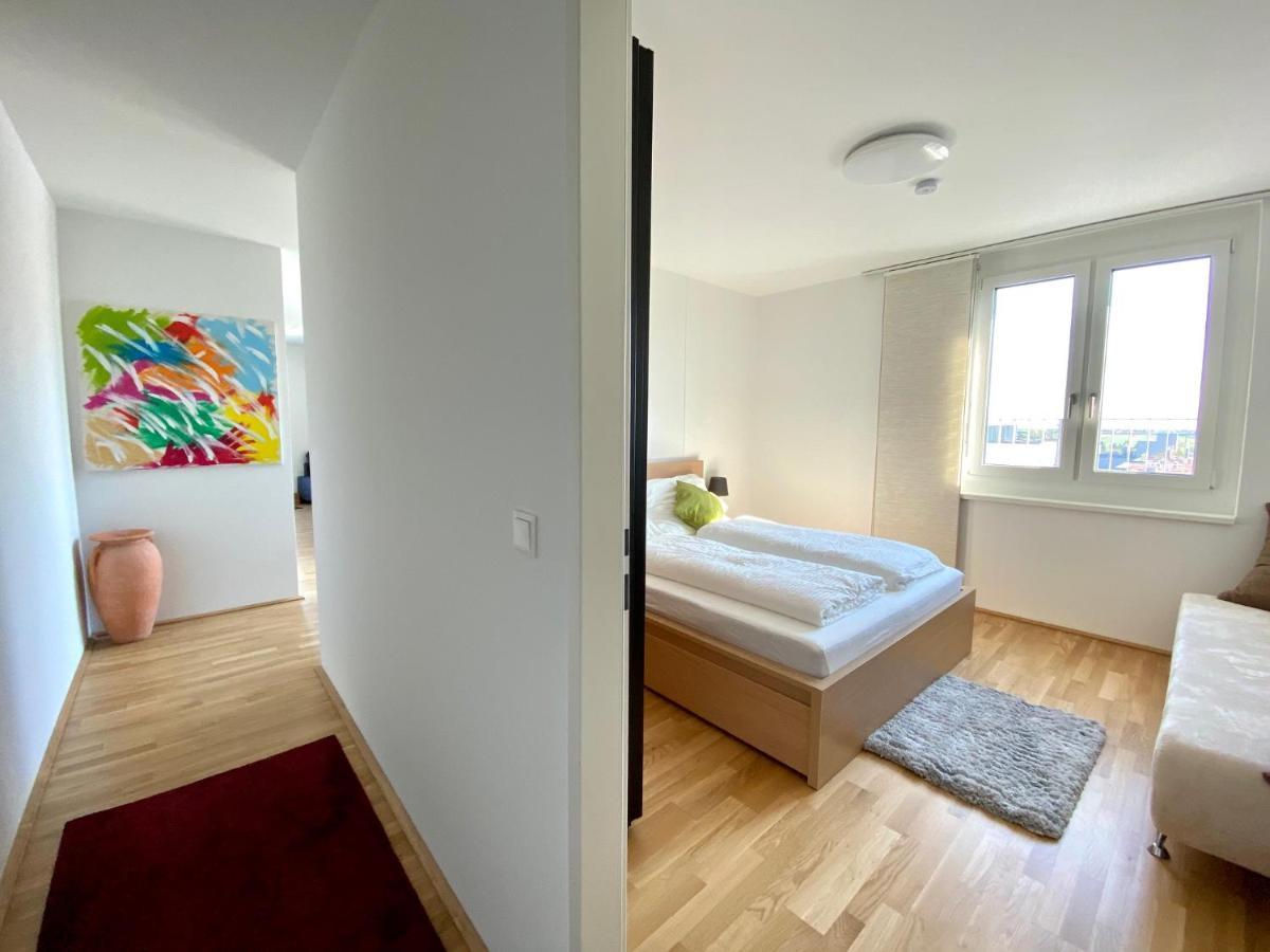 Sonnenwohnen Penthouse Direkt Bei U-bahn Und Therme Mit Anbindung Ins Zentrum Appartement *