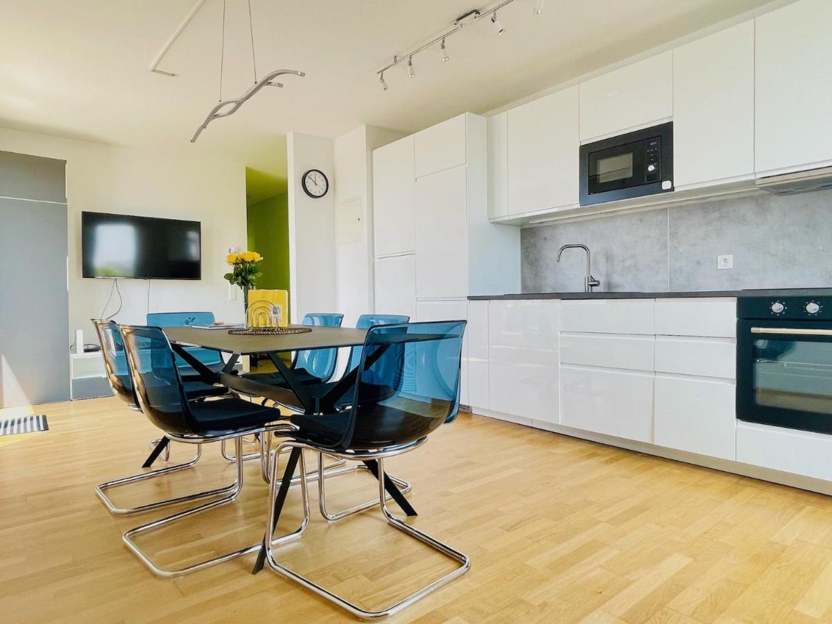 Appartement Sonnenwohnen Penthouse Direkt Bei U-bahn Und Therme Mit Anbindung Ins Zentrum